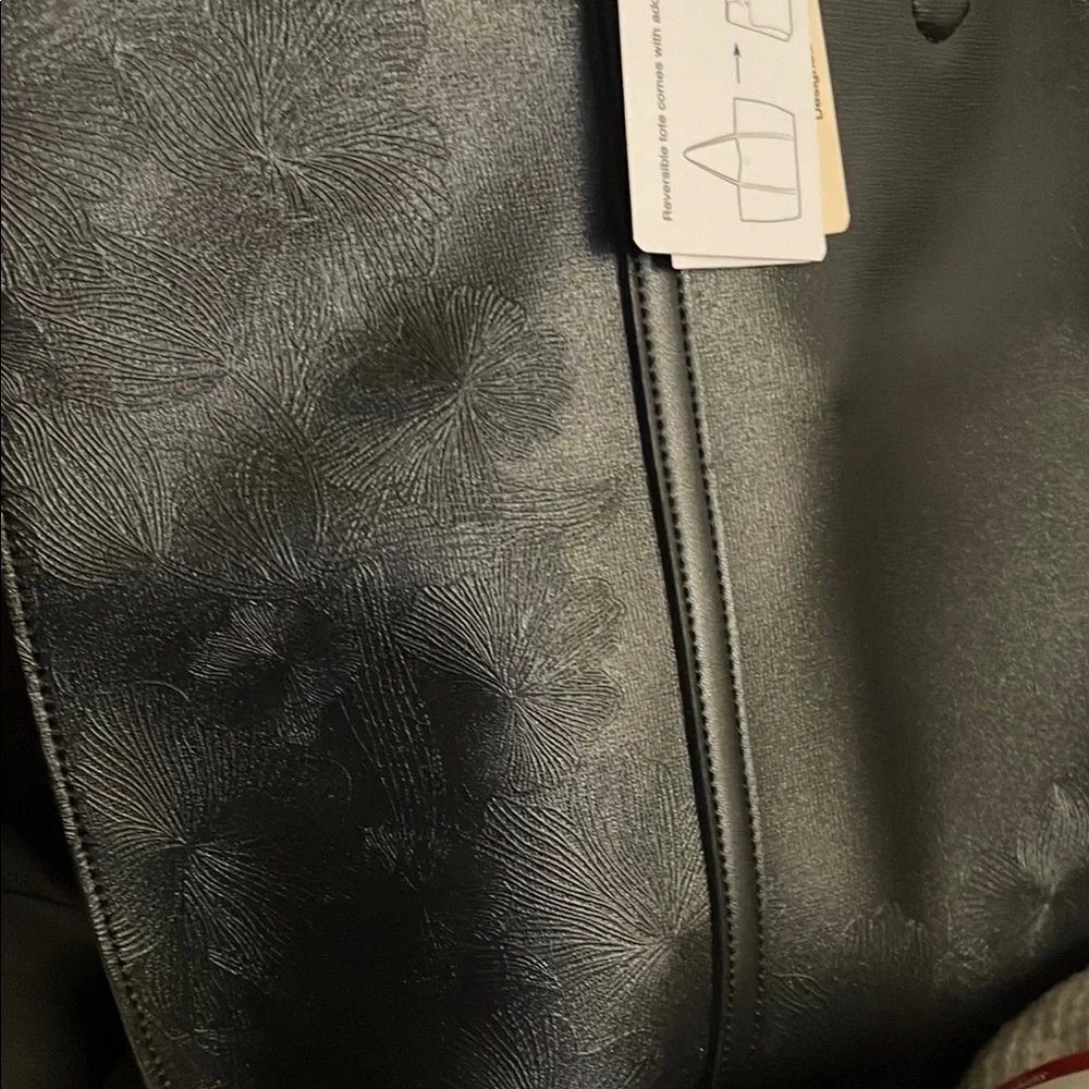 Mellow World Sadie Reversible Black Tote Bag with Structured Design - Picture 7 of 11